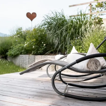 Konukevi Schlegelhof 4*